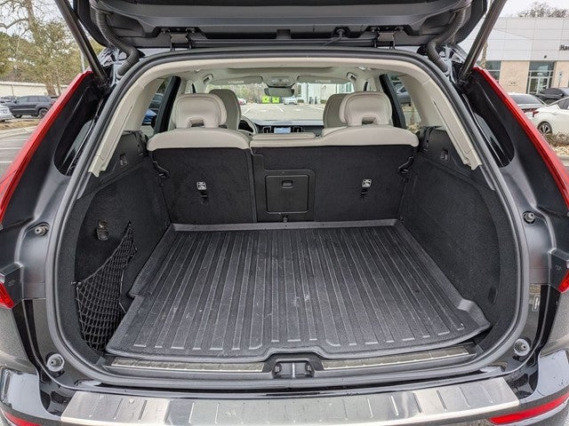 2023 Volvo XC60 B5 Ultimate Dark Theme