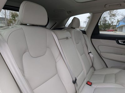 2023 Volvo XC60 B5 Ultimate Dark Theme