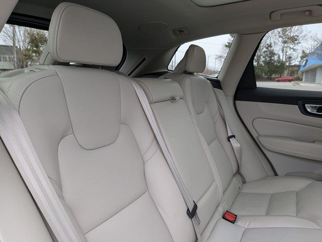 2023 Volvo XC60 B5 Ultimate Dark Theme