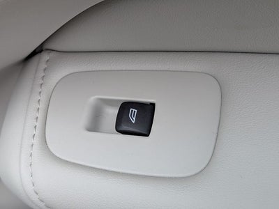 2023 Volvo XC60 B5 Ultimate Dark Theme