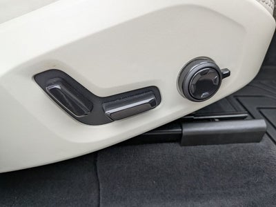 2023 Volvo XC60 B5 Ultimate Dark Theme