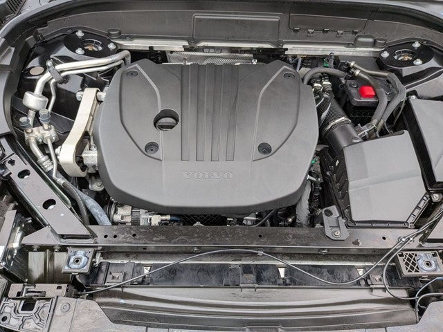 2023 Volvo XC60 B5 Ultimate Dark Theme