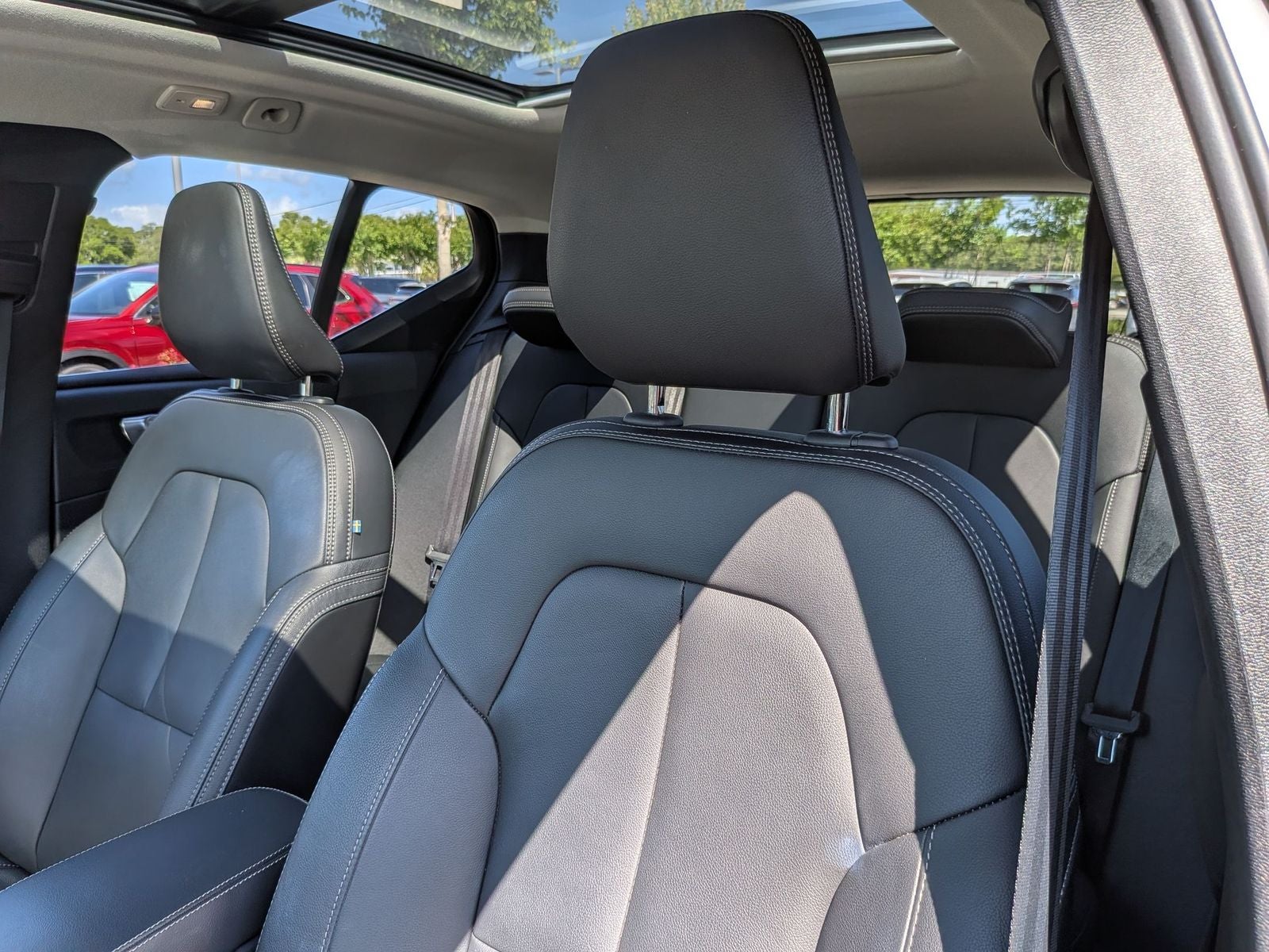 2025 Volvo XC40 B5 Plus Bright Theme