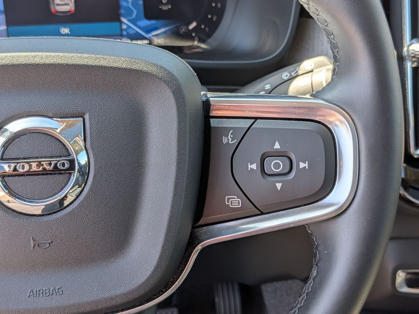 2025 Volvo XC40 B5 Plus Bright Theme