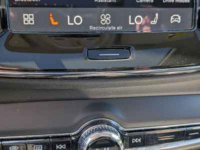 2025 Volvo XC40 B5 Plus Bright Theme