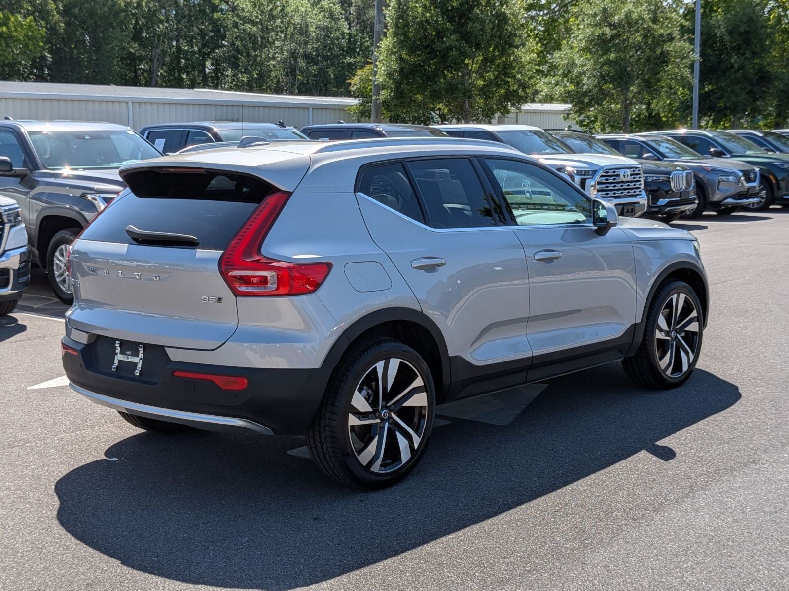 2025 Volvo XC40 B5 Plus Bright Theme