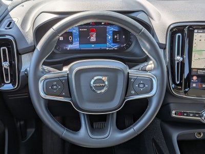 2025 Volvo XC40 B5 Plus Bright Theme