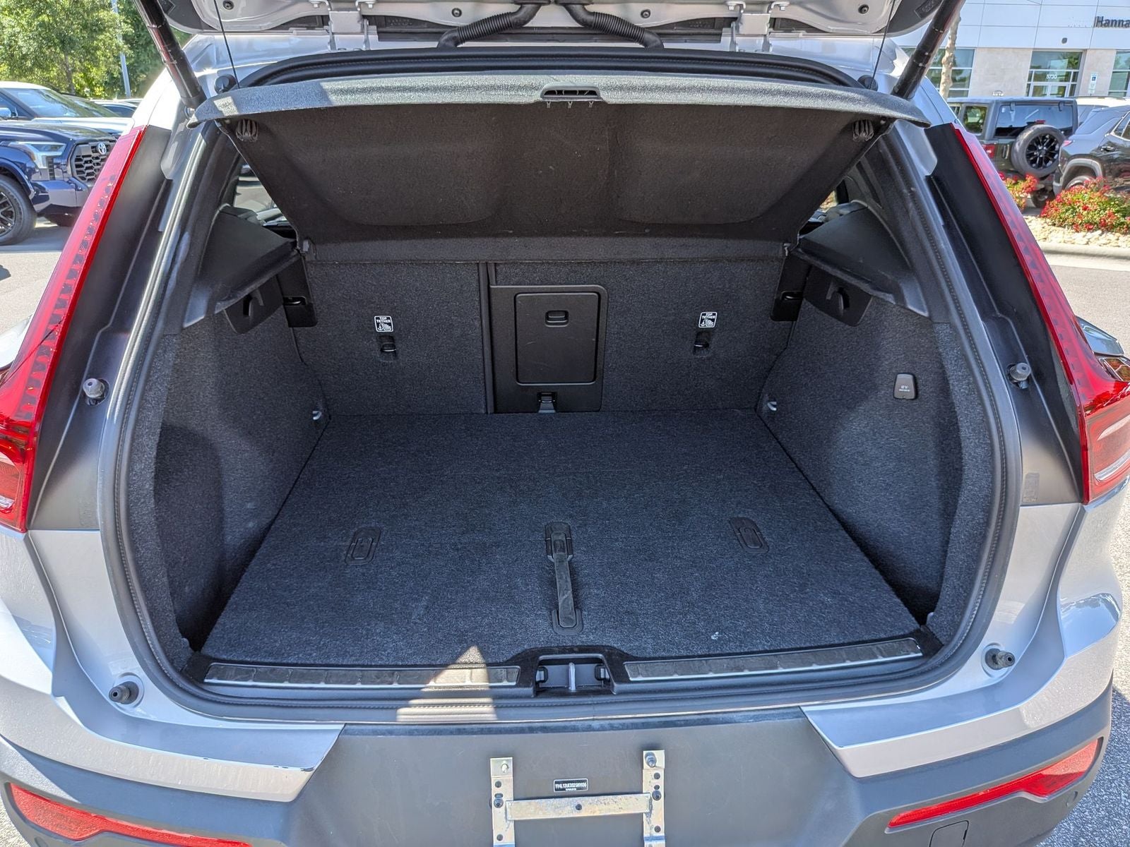 2025 Volvo XC40 B5 Plus Bright Theme