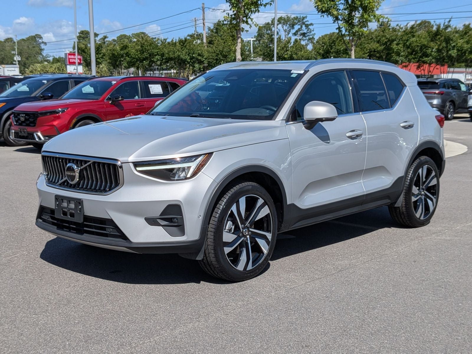 2025 Volvo XC40 B5 Plus Bright Theme