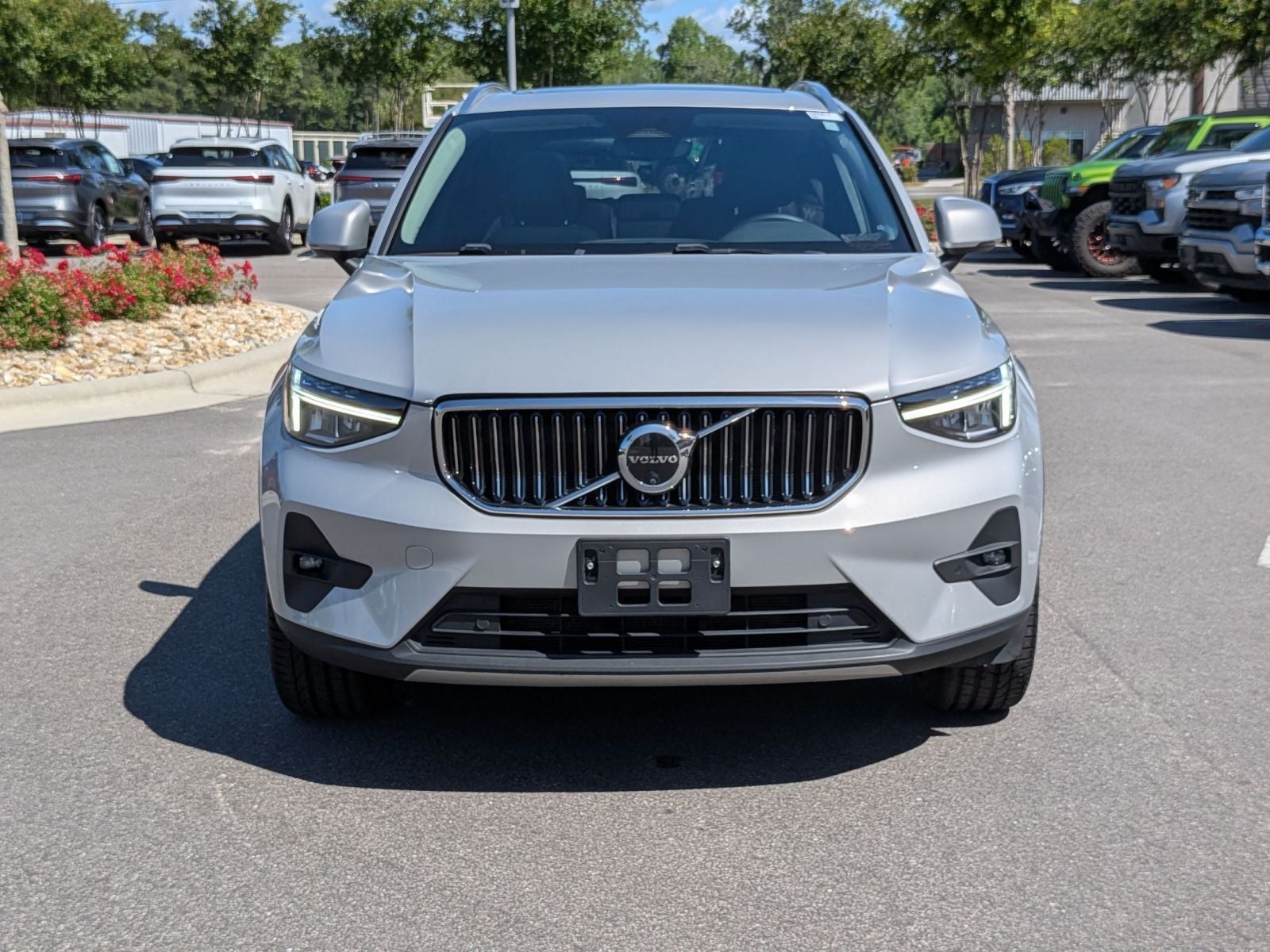2025 Volvo XC40 B5 Plus Bright Theme