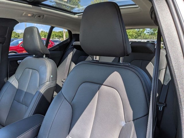2025 Volvo XC40 B5 Plus Bright Theme