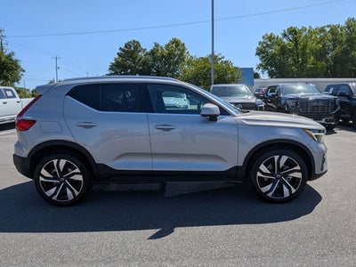 2025 Volvo XC40 B5 Plus Bright Theme