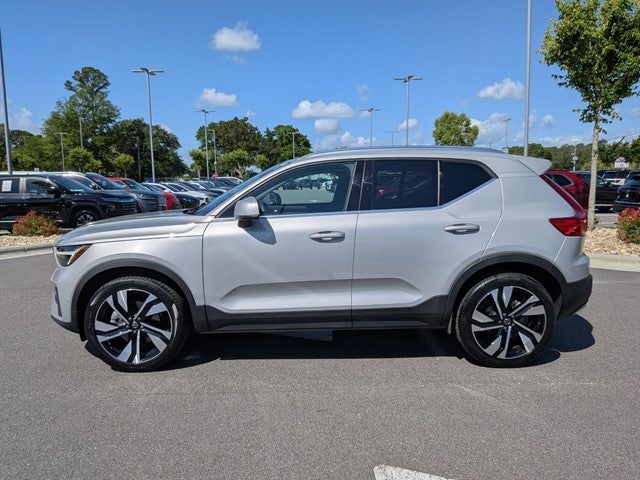 2025 Volvo XC40 B5 Plus Bright Theme
