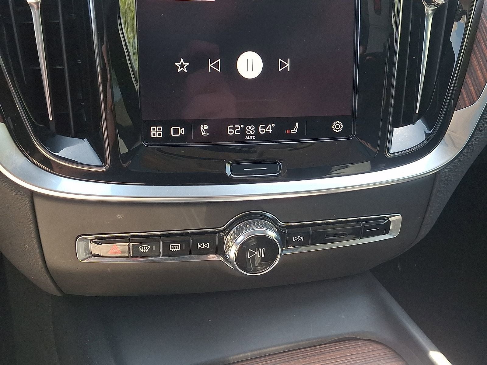 2025 Volvo V60 Cross Country B5 Plus