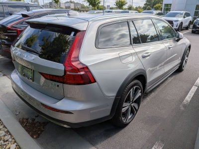2025 Volvo V60 Cross Country B5 Plus