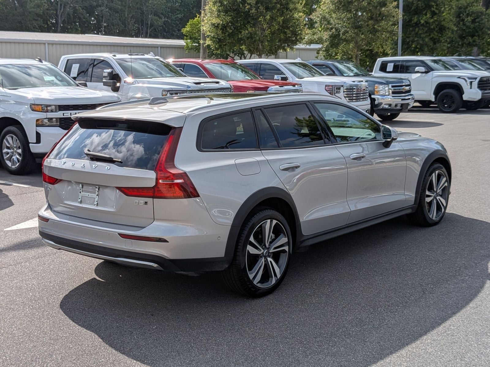 2025 Volvo V60 Cross Country B5 Plus