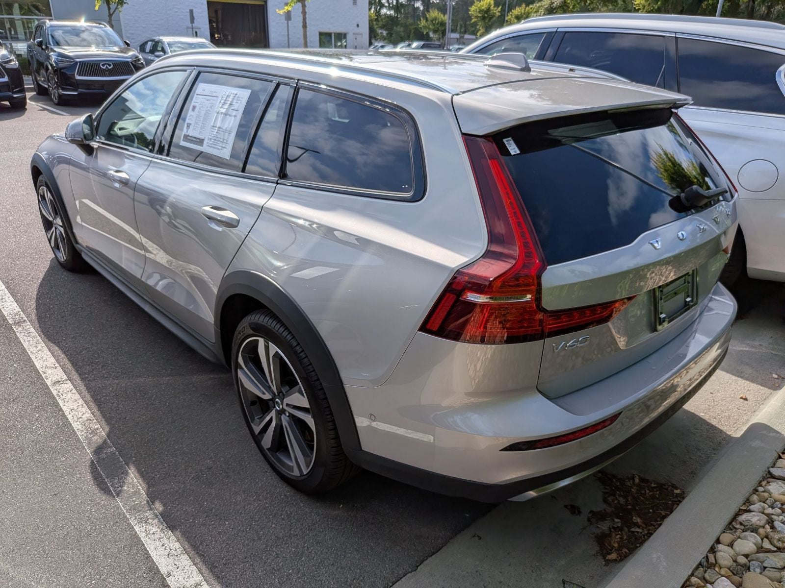 2025 Volvo V60 Cross Country B5 Plus