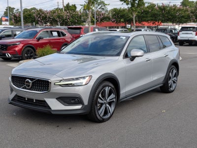 2025 Volvo V60 Cross Country B5 Plus