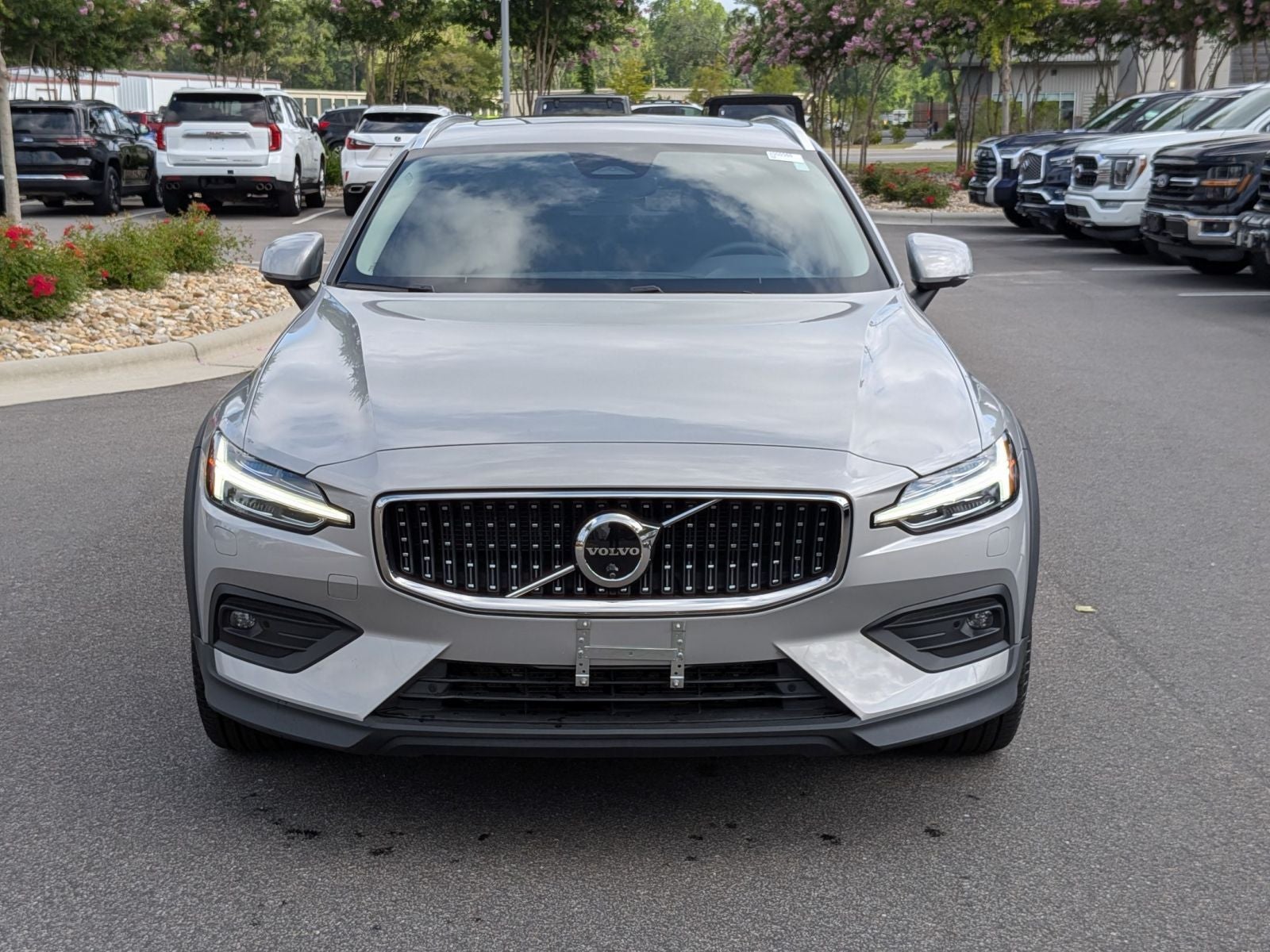 2025 Volvo V60 Cross Country B5 Plus