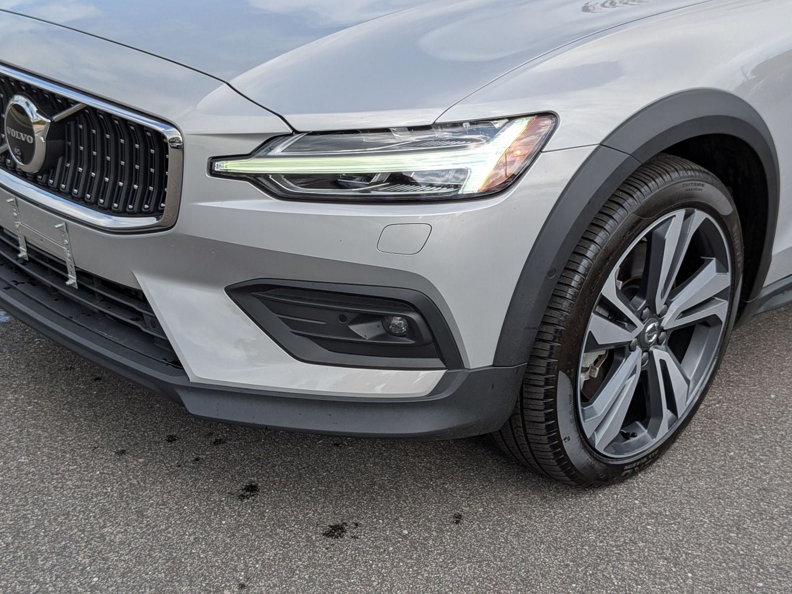 2025 Volvo V60 Cross Country B5 Plus