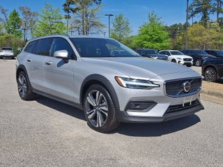 2025 Volvo V60 Cross Country B5 Plus