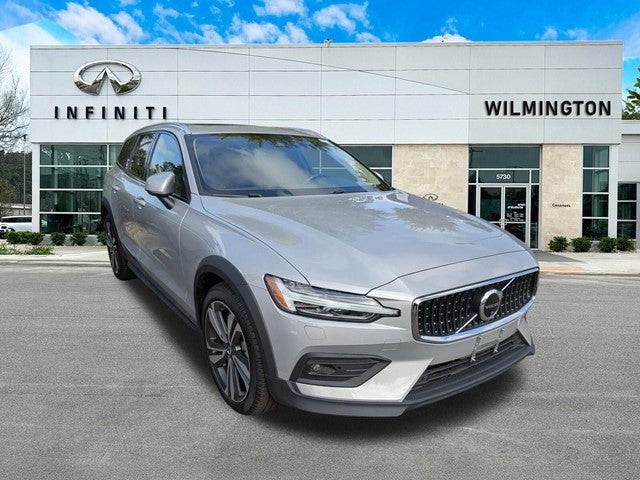 2025 Volvo V60 Cross Country B5 Plus