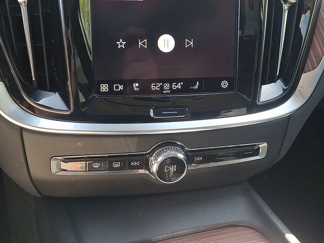 2025 Volvo V60 Cross Country B5 Plus