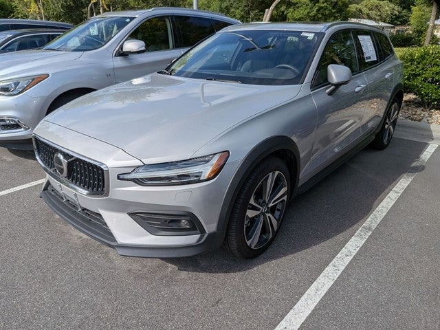 2025 Volvo V60 Cross Country B5 Plus