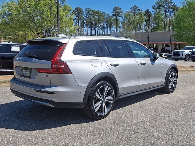 2025 Volvo V60 Cross Country B5 Plus