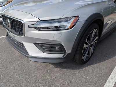 2025 Volvo V60 Cross Country B5 Plus