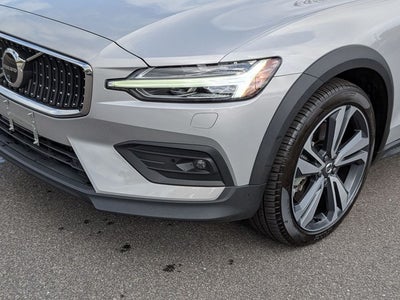 2025 Volvo V60 Cross Country B5 Plus