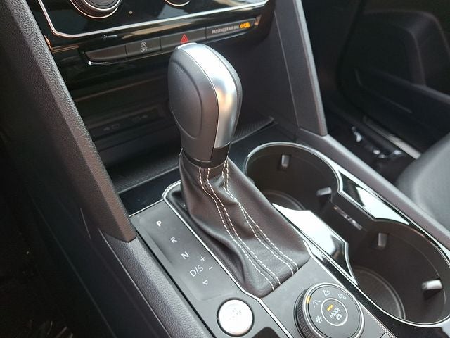 2022 Volkswagen Atlas Cross Sport 2.0T SEL R-Line