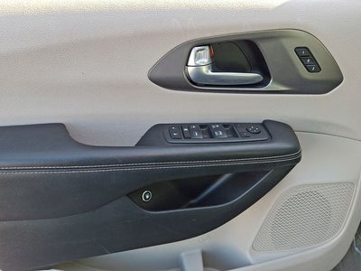 2022 Chrysler Pacifica Hybrid Touring L