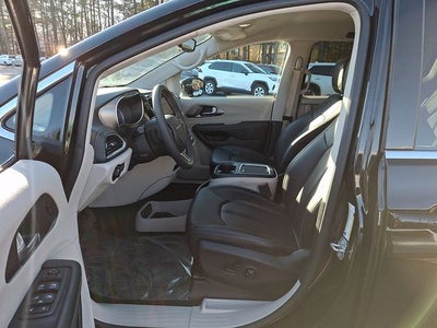 2024 Chrysler Pacifica Hybrid Select