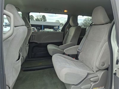 2015 Toyota Sienna LE 8 Passenger