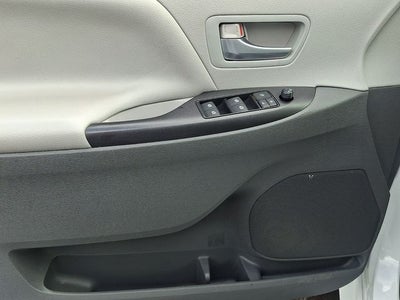 2015 Toyota Sienna LE 8 Passenger
