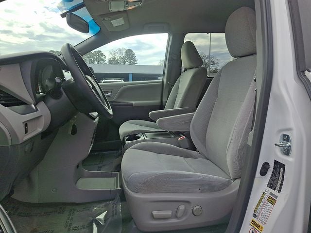 2015 Toyota Sienna LE 8 Passenger