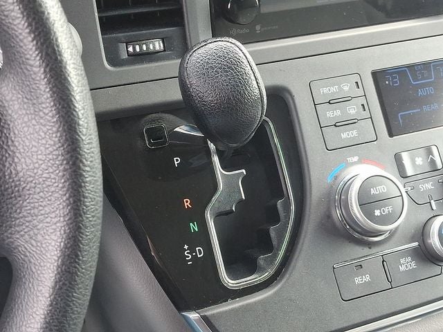 2015 Toyota Sienna LE 8 Passenger