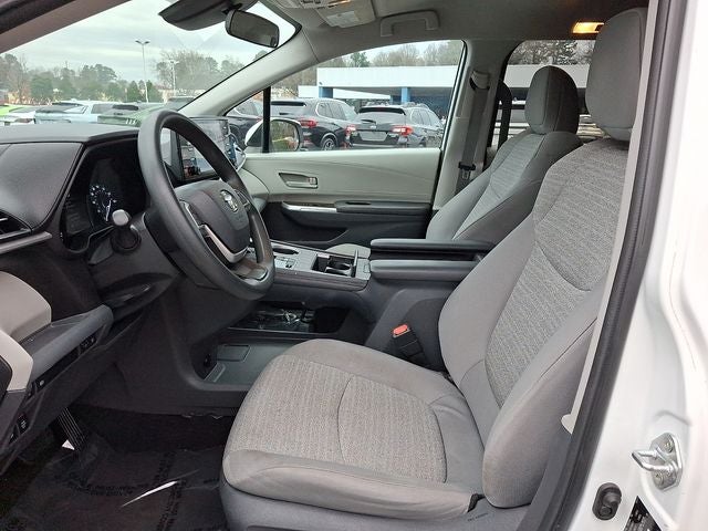 2021 Toyota Sienna LE 8 Passenger