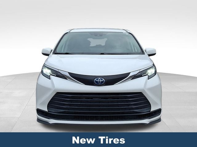 2021 Toyota Sienna LE 8 Passenger