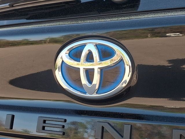 2025 Toyota Sienna LE 8 Passenger