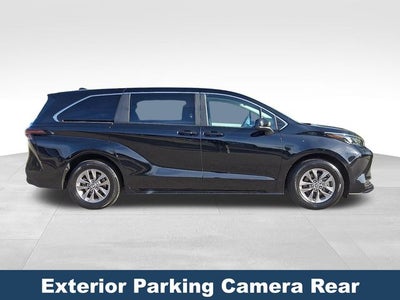2025 Toyota Sienna LE 8 Passenger