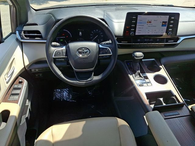 2021 Toyota Sienna XLE 8 Passenger
