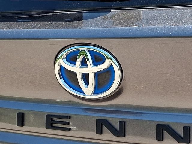 2021 Toyota Sienna XLE 8 Passenger