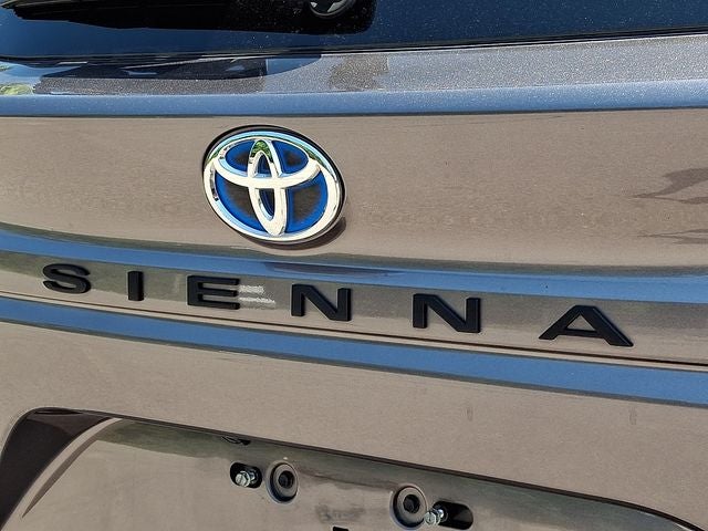 2021 Toyota Sienna XLE 8 Passenger