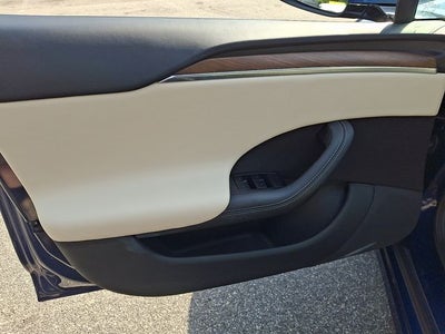 2022 Tesla Model S Base