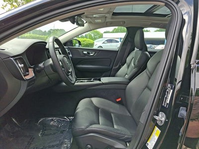 2023 Volvo S60 Recharge Plug-In Hybrid T8 Plus Dark Theme