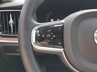 2023 Volvo S60 Recharge Plug-In Hybrid T8 Plus Dark Theme