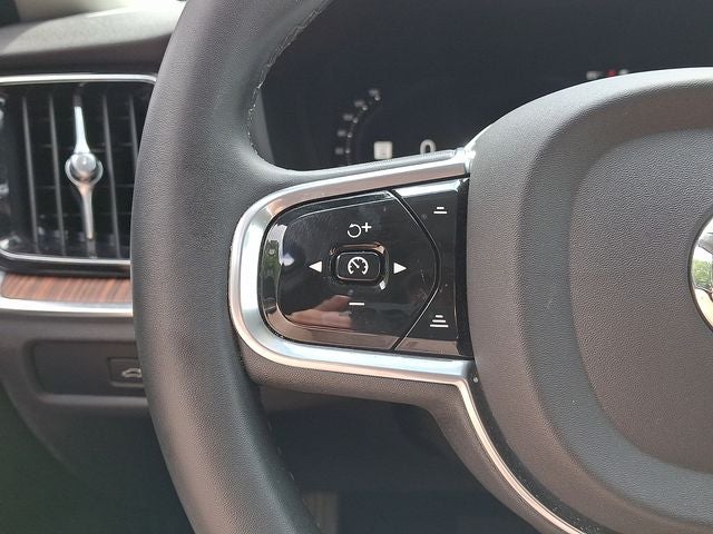 2023 Volvo S60 Recharge Plug-In Hybrid T8 Plus Dark Theme