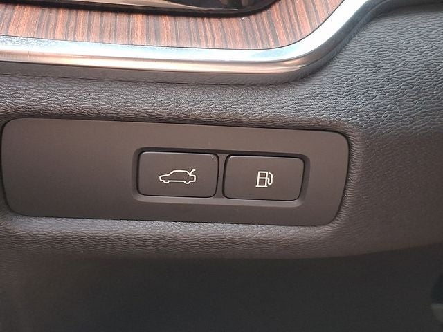 2023 Volvo S60 Recharge Plug-In Hybrid T8 Plus Dark Theme